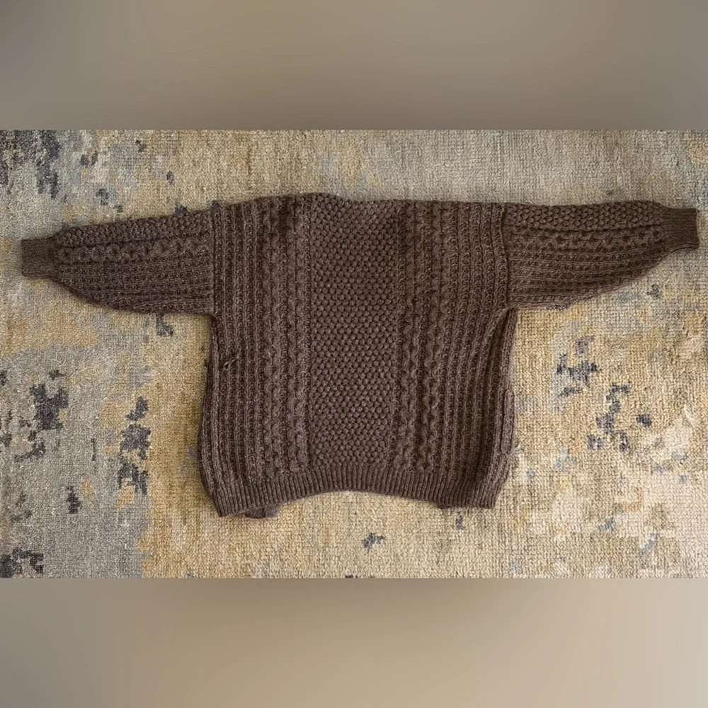 BROWN SMALL ARITZIA SWEATER - Picture 2 of 2